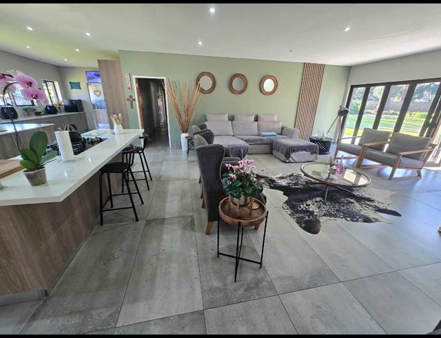 5 BEDROOM HOUSE FOR SALE IN THREE RIVERS